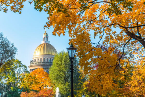 St.,Isaac’s,Cathedral,In,Autumn,,Yellow,Orange,Leaves,,Street,Lights,